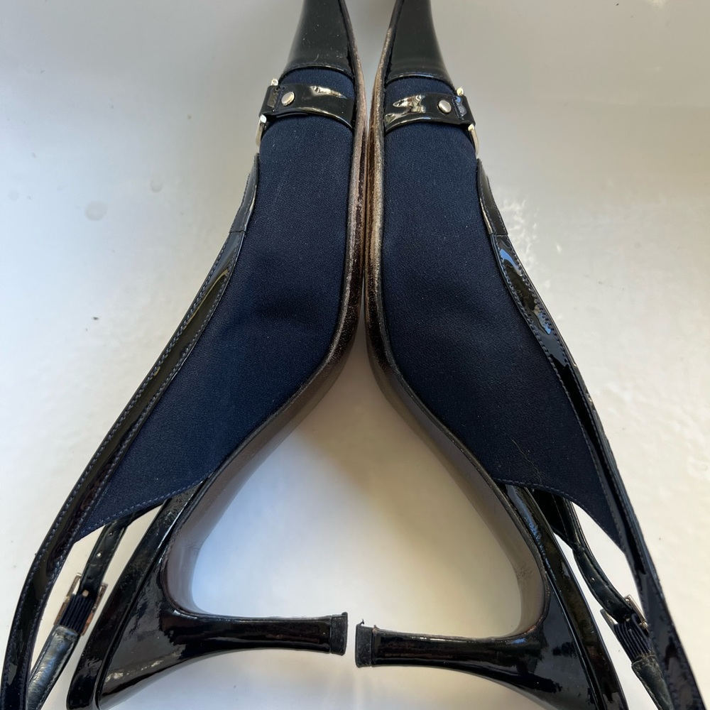 Stuart Weitzman Black Patent and Navy Leather Heels size 9 - Picture 4 of 8
